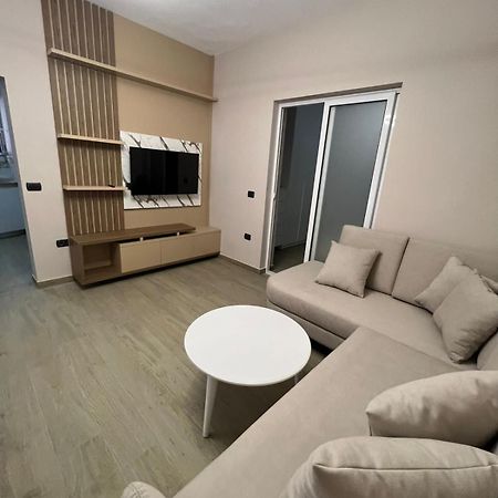 Large Apartment Вльора Екстер'єр фото