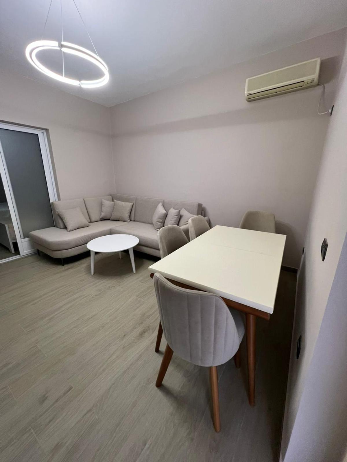 Large Apartment Вльора Екстер'єр фото