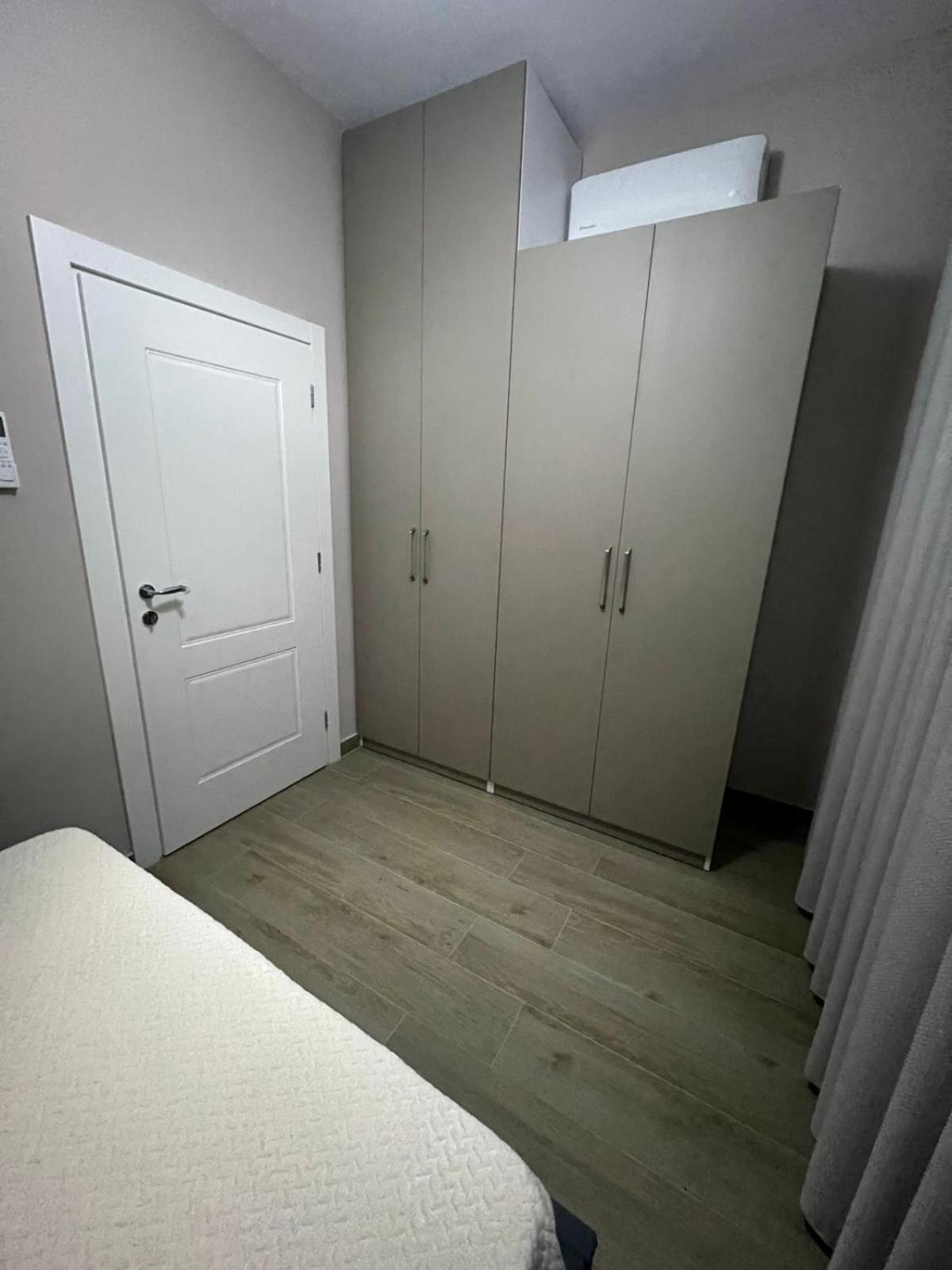 Large Apartment Вльора Екстер'єр фото