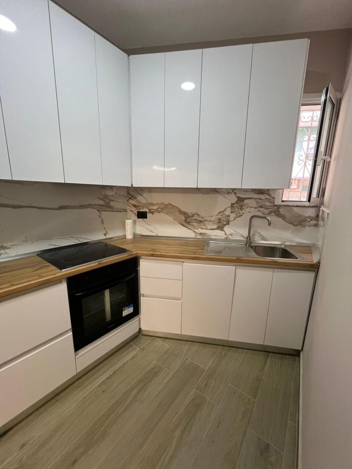 Large Apartment Вльора Екстер'єр фото